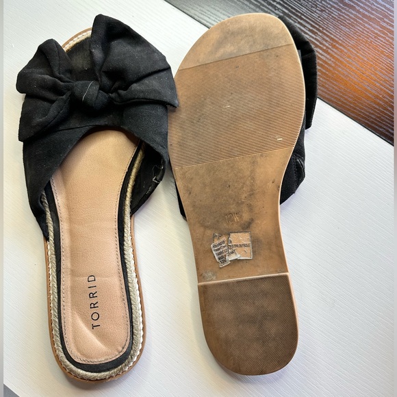 Torrid Black Bow Slip-On Sandals - Size 12W - $15 - Picture 3 of 3